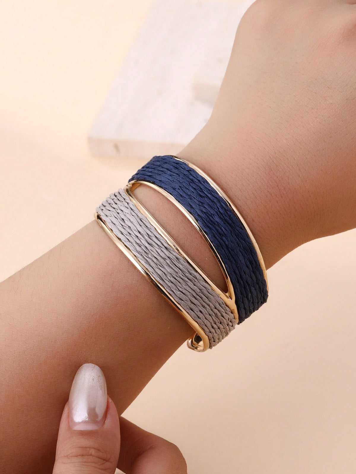 1 pieza Brazalete abierto de doble color estilo bohemio hecho a mano, con diseño intrincado y texturizado, adecuado para viajes, vacaciones, fiestas, tardes de té, festivales de música y uso diario