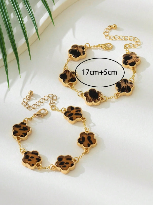 SHEIN 2pcs Fashionable Classic Leopard Print & Clover Charm Bracelets Set