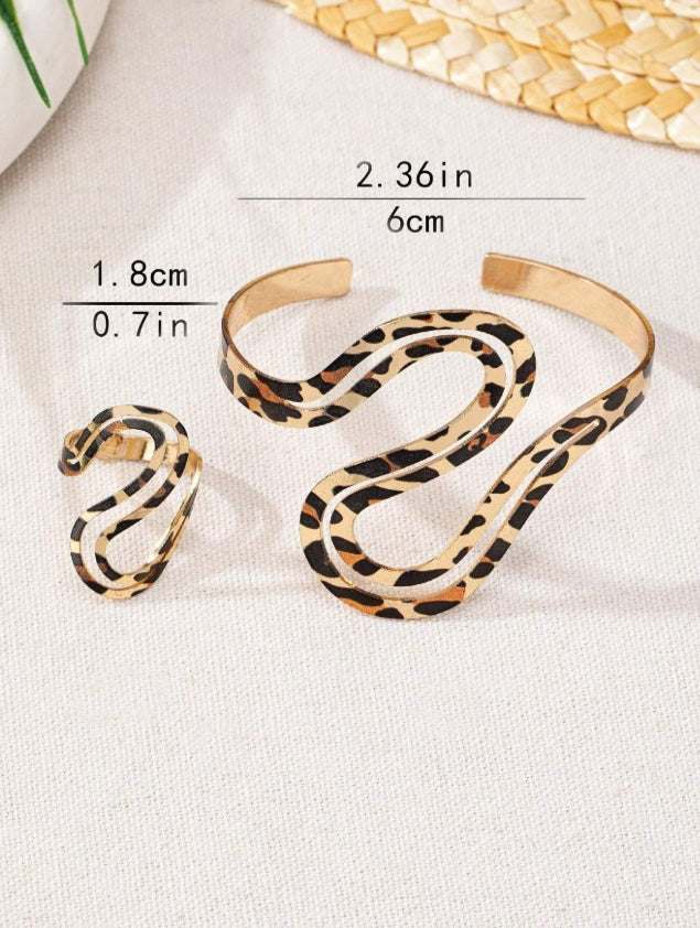 SHEIN 1pc Twisted Metal Bracelet + 1pc Ring, Fashionable & For Women As Gift