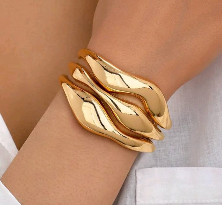 1pc Gold Metal Bangle, Women's Wavy Design, Thick Bracelet, Jewelry