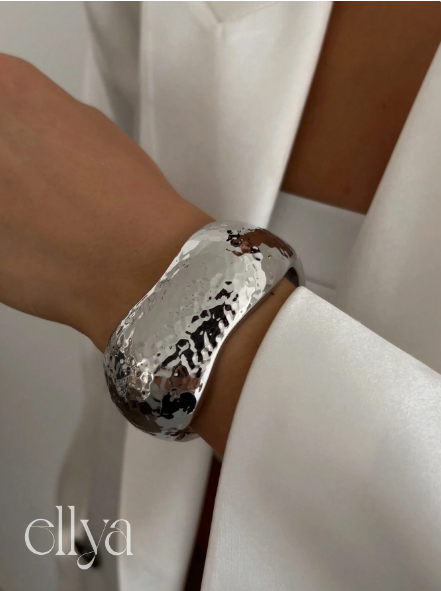 1pc Vintage Fashionable Asymmetrical Hollow Metal Cuff Bracelet,