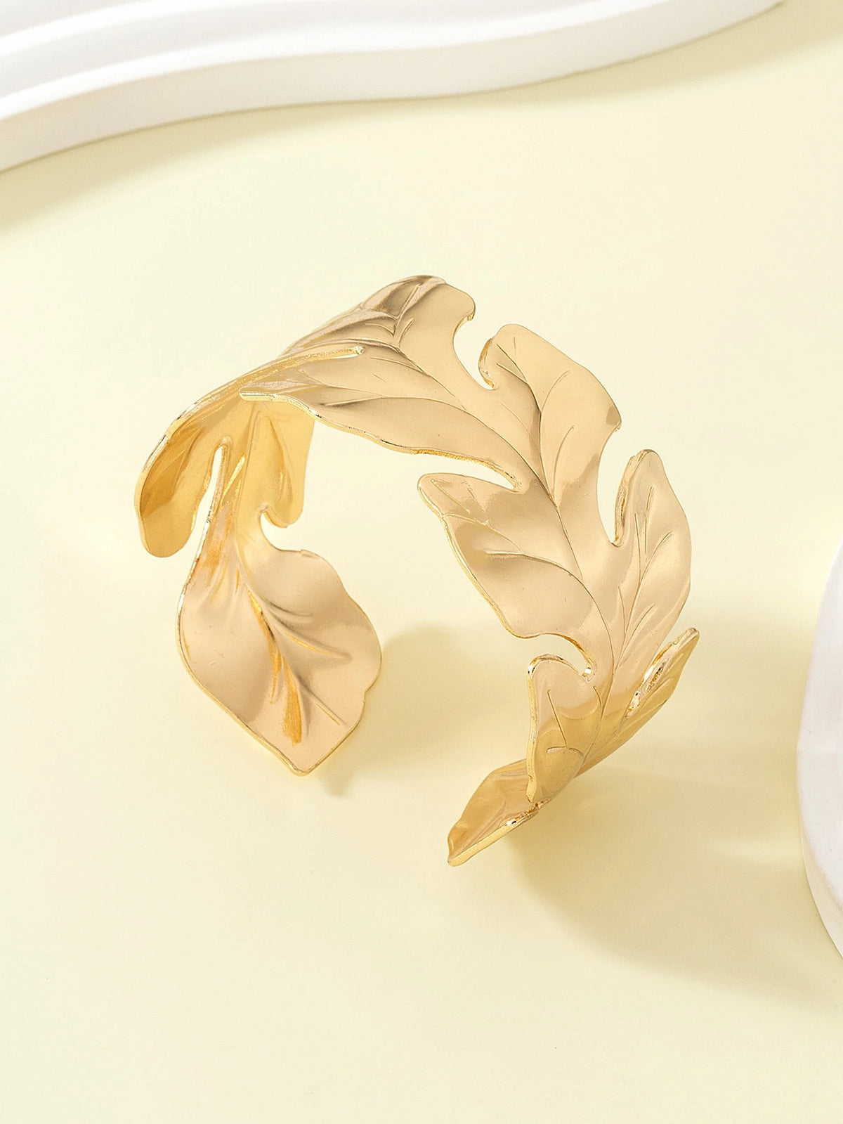 1pc Metallic Bohemian Style Tree Leaf Design Bangle Bracelet