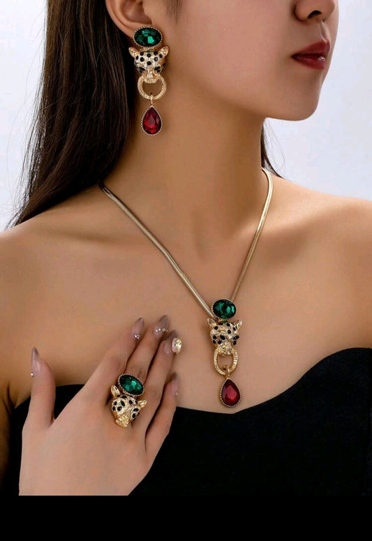 SHEIN   4PCS/SET VINTAGE EURPEAN& American Style 3D Leopard Luxurious Necklace, Earrings,