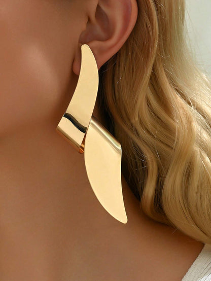 1 Pair Sexy Exaggerated Fashion Elegant Lightning Shape Gothic Style Earrings, New Gold Gothic Inlaid Resin Rhinestone Long Earrings, Exaggerated Long Bar Embossed Metal Earrings, Simple Women's Long Earrings, Versatile Design To Enhance Your Style, Suitable For Voluptuous Sexy Women To Wear At Holiday Parties And Daily, Large Size But Not Heavy, Please Choose Carefully Before Ordering If You Mind