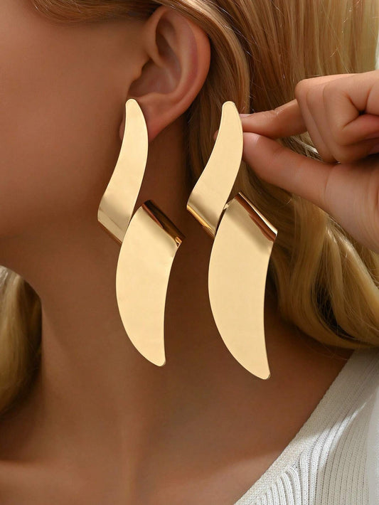 1 Pair Sexy Exaggerated Fashion Elegant Lightning Shape Gothic Style Earrings, New Gold Gothic Inlaid Resin Rhinestone Long Earrings, Exaggerated Long Bar Embossed Metal Earrings, Simple Women's Long Earrings, Versatile Design To Enhance Your Style, Suitable For Voluptuous Sexy Women To Wear At Holiday Parties And Daily, Large Size But Not Heavy, Please Choose Carefully Before Ordering If You Mind