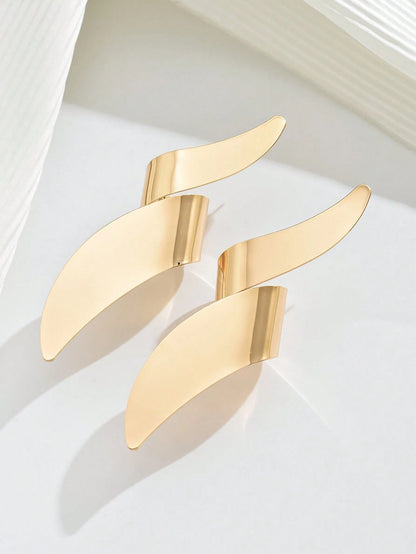 1 Pair Sexy Exaggerated Fashion Elegant Lightning Shape Gothic Style Earrings, New Gold Gothic Inlaid Resin Rhinestone Long Earrings, Exaggerated Long Bar Embossed Metal Earrings, Simple Women's Long Earrings, Versatile Design To Enhance Your Style, Suitable For Voluptuous Sexy Women To Wear At Holiday Parties And Daily, Large Size But Not Heavy, Please Choose Carefully Before Ordering If You Mind