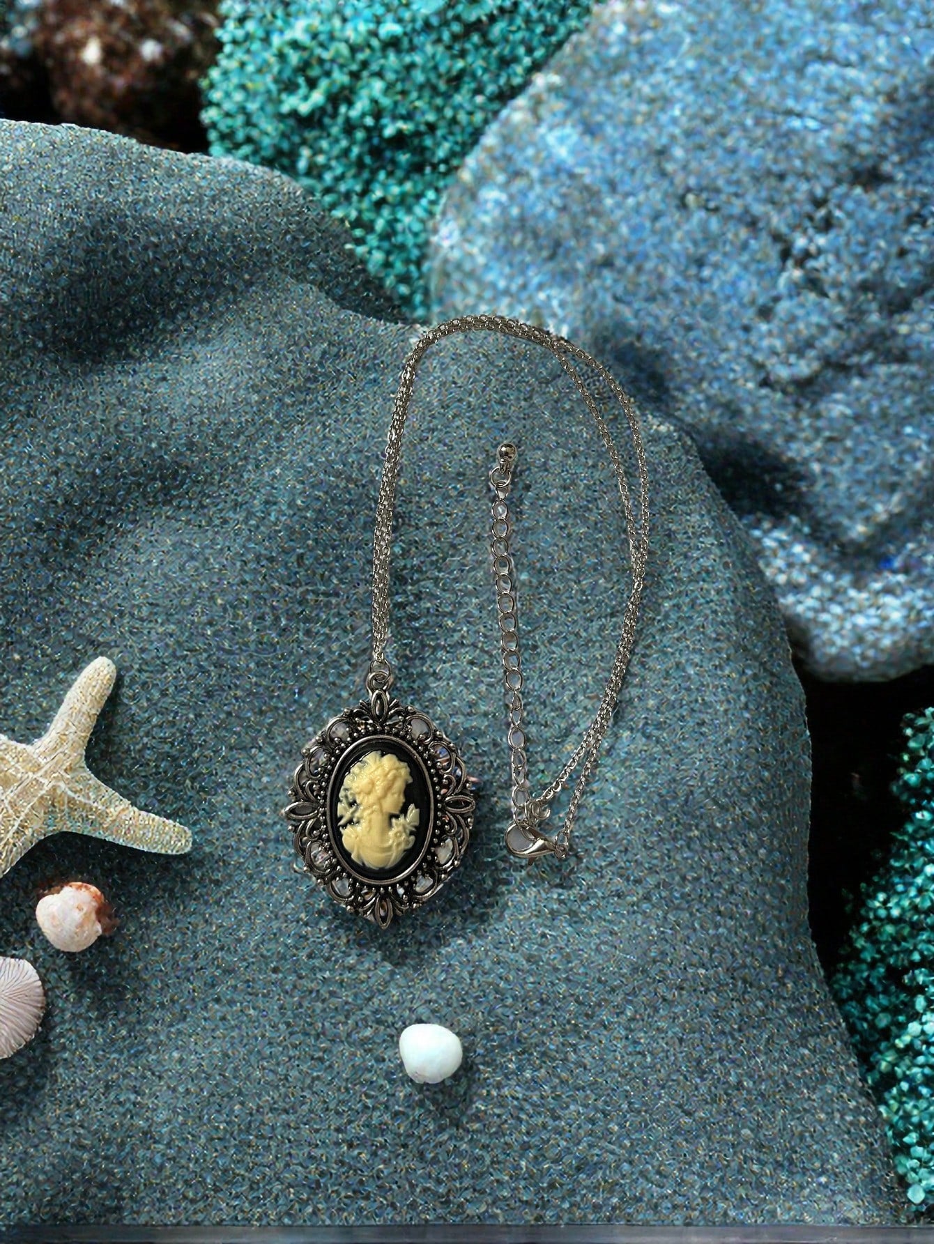 Vintage Oval Pendant Necklace (Card Not Included)