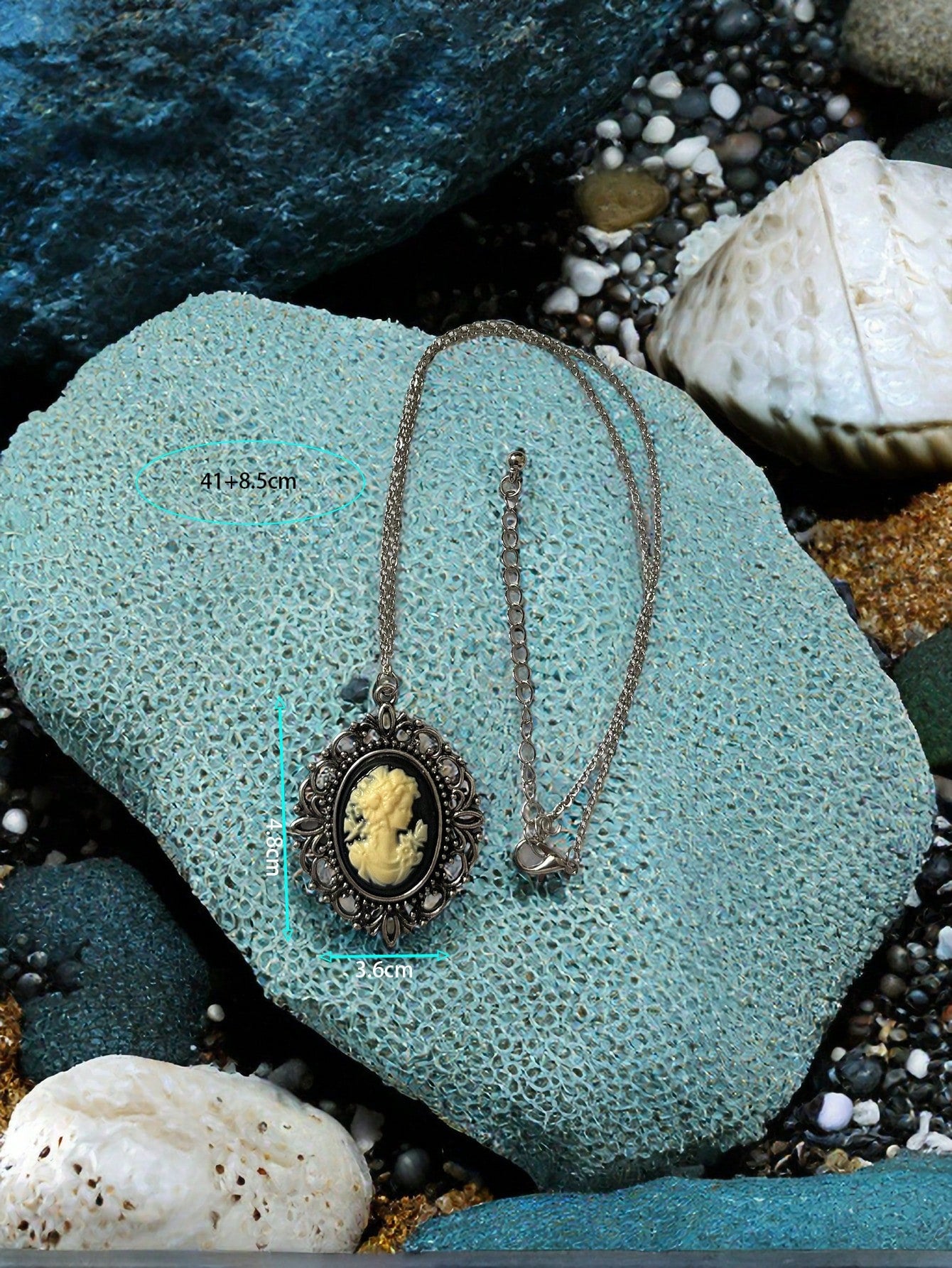 Vintage Oval Pendant Necklace (Card Not Included)