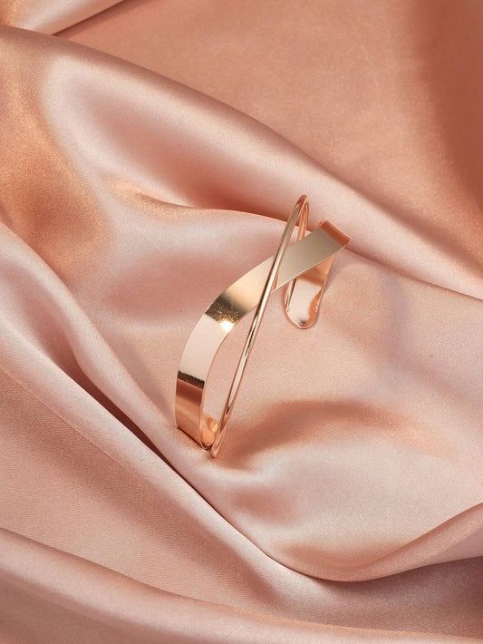 1pc Simple Flat Mouthed Stylish & Luxurious Lady Bracelet With Gorgeous Design