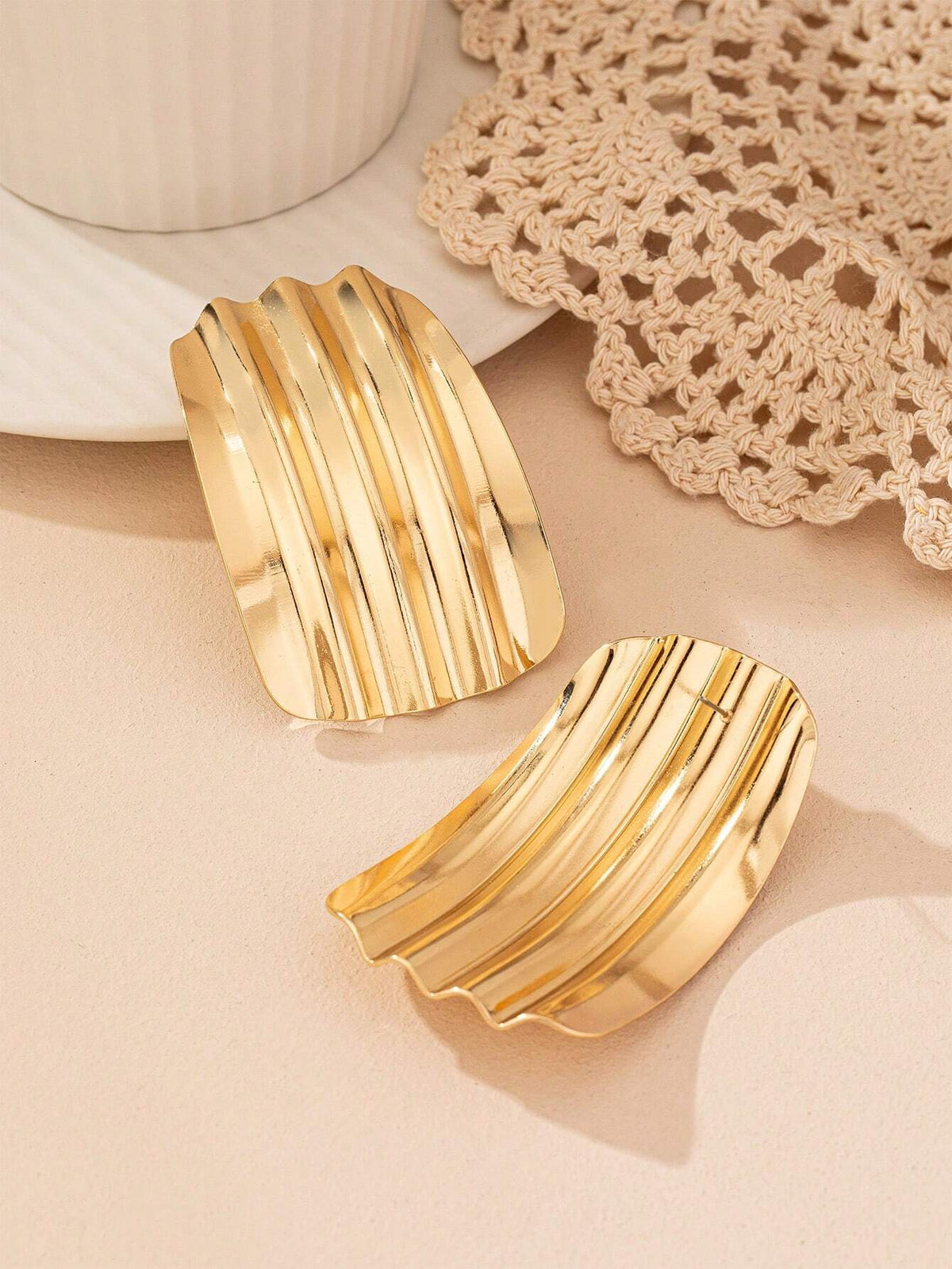 1pair Asymmetrical Geometric Pleated Pendant Vintage Statement Earrings For Women, European And American Style