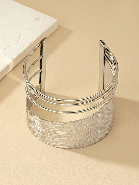 1 pieza Brazalete abierto personalizado y lujoso en forma de C, semi hueco para mujeres