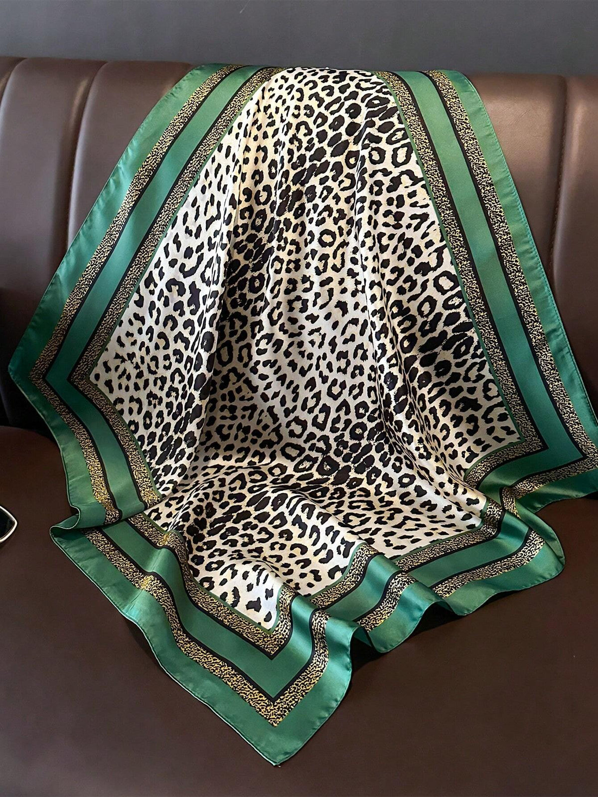 1 pieza Pañuelo de seda estampado de moda para mujer, uso en ambos lados, pañuelo de cuello, chal envolvente elegante, bandana con estampado de leopardo