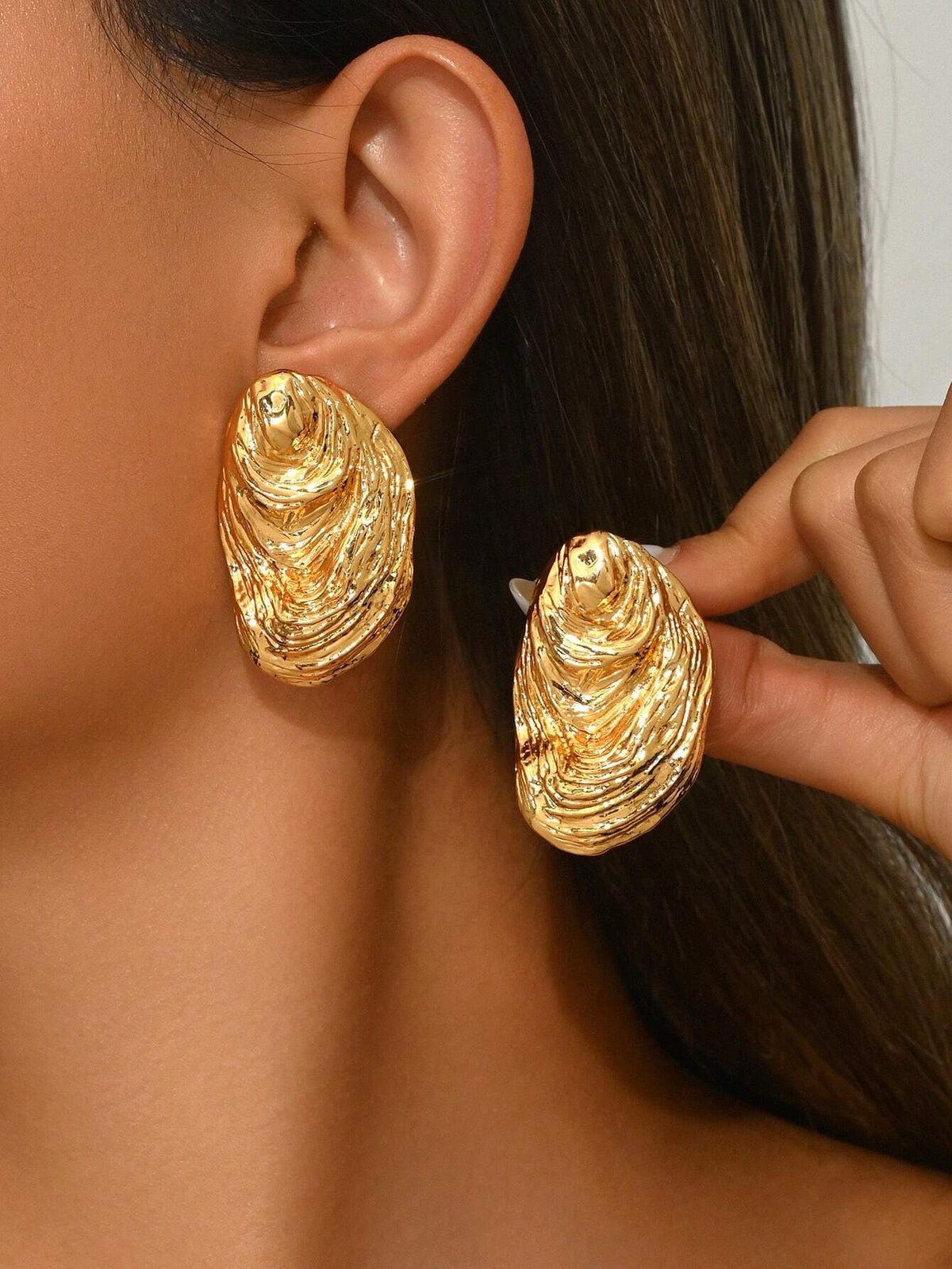 1 Pair Exaggerated Eye-Catching Quality Fashion Marine Creature Gold-Tone Oyster Shell Starfish Conch Jellyfish Fish Asymmetrical Swirl Pattern Multi-Style Options Surface Textured Grooved Zinc Alloy Electroplated Gold Women's Chunky Jewelry Stud Earrings Suitable For Party And Daily Wear