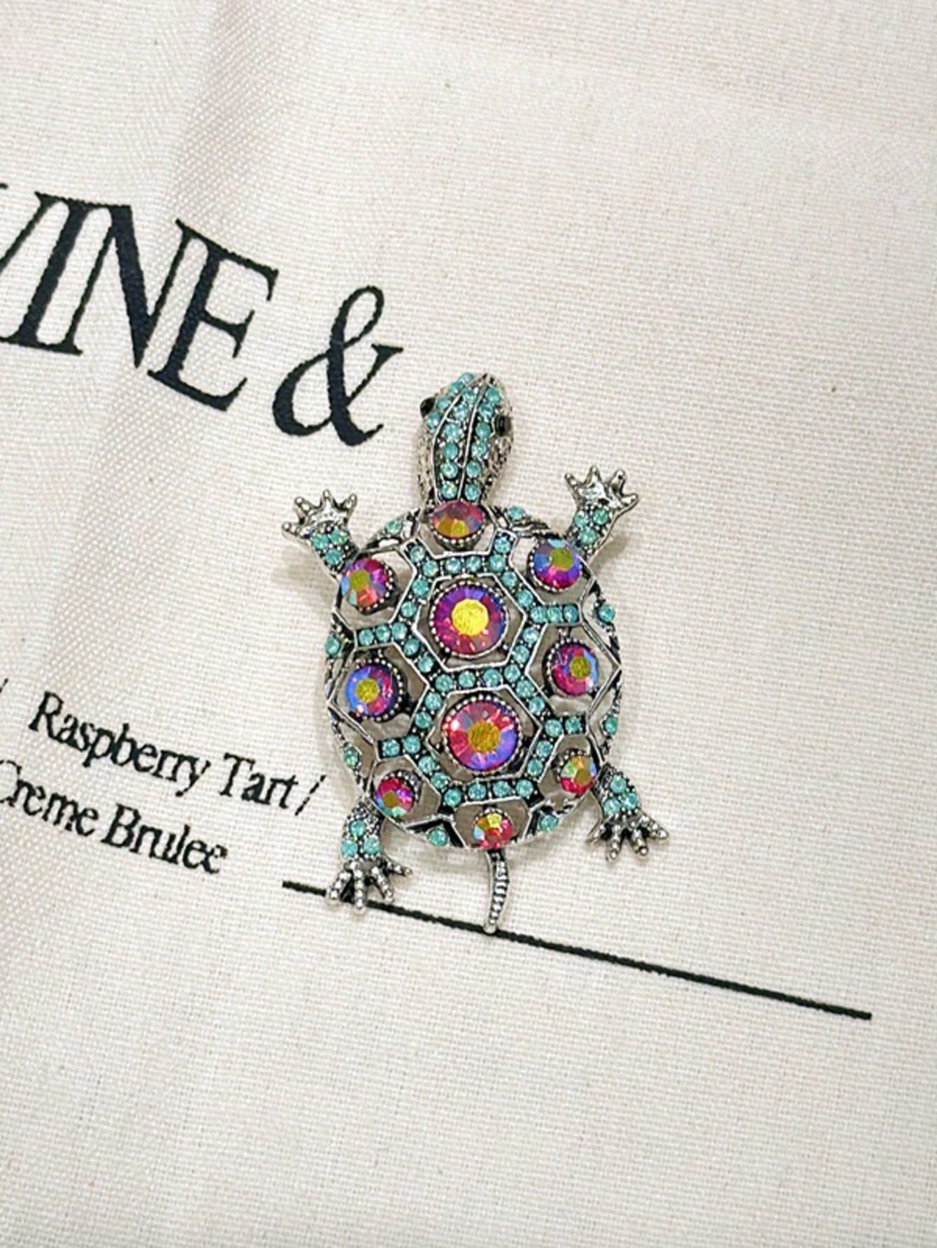 1pc Fashionable Luxury Rhinestone Turtle Brooch Pin Accessory, Zinc Alloy Material Dress Accessories Pin For Clothes Bag Charm School Office Accessories Shirts Jacket Jewelry Halloween Clothes Pin Funny Cute Teacher Gifts Halloween Accessories Teachers Day00