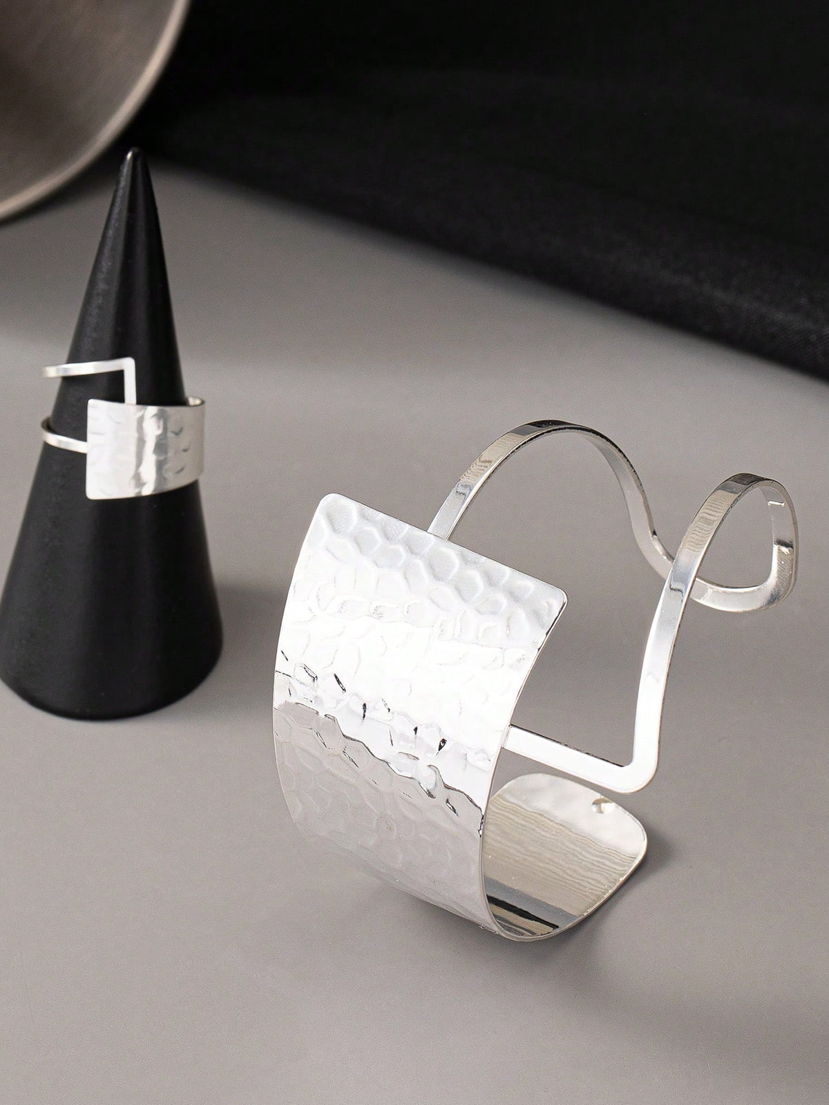 2 Pieces Asymmetrical Hammered Texture Bracelet And Ring Set, Minimalist Style Jewelry For Party & Daily Wear
