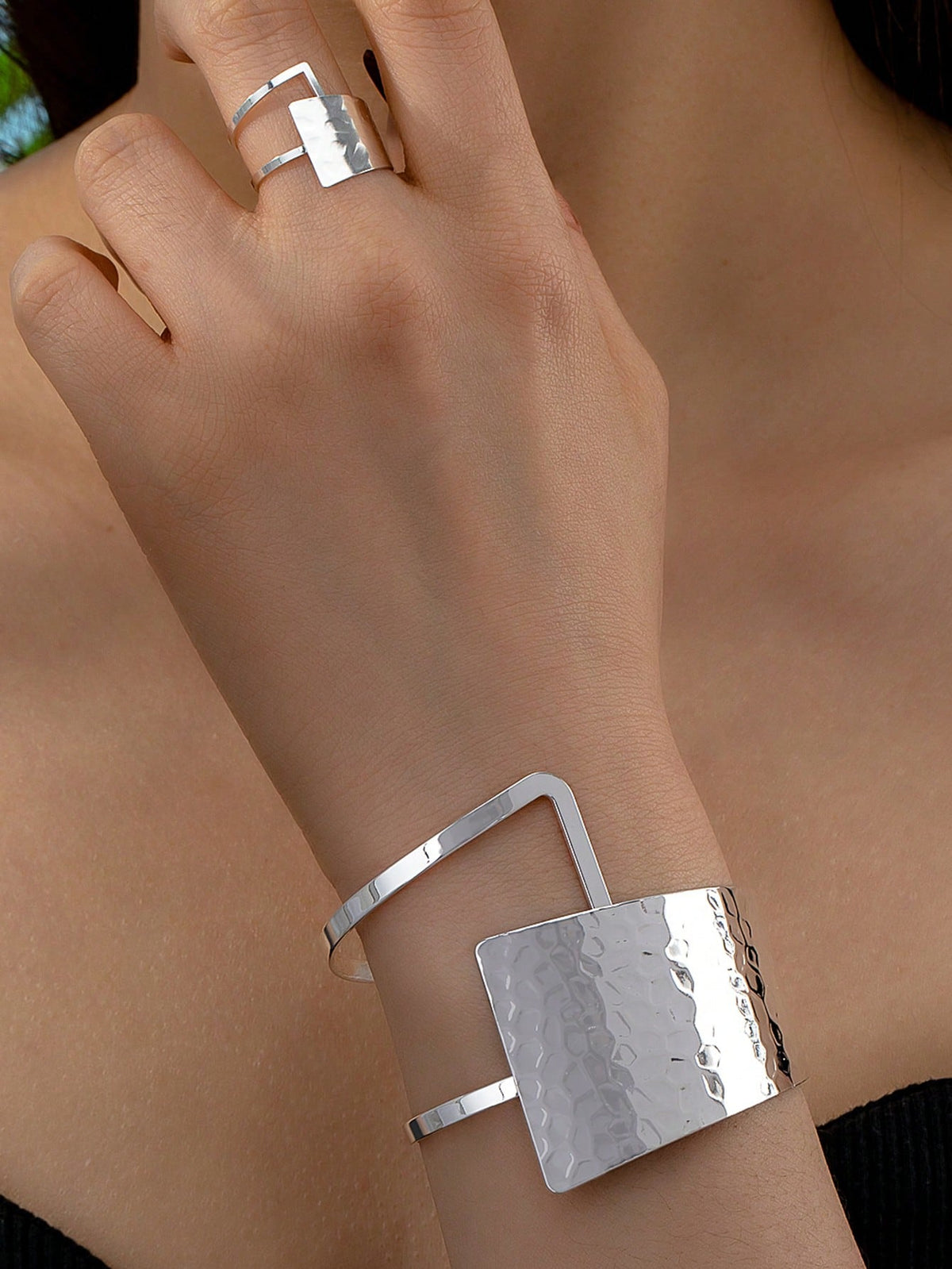 2 Pieces Asymmetrical Hammered Texture Bracelet And Ring Set, Minimalist Style Jewelry For Party & Daily Wear