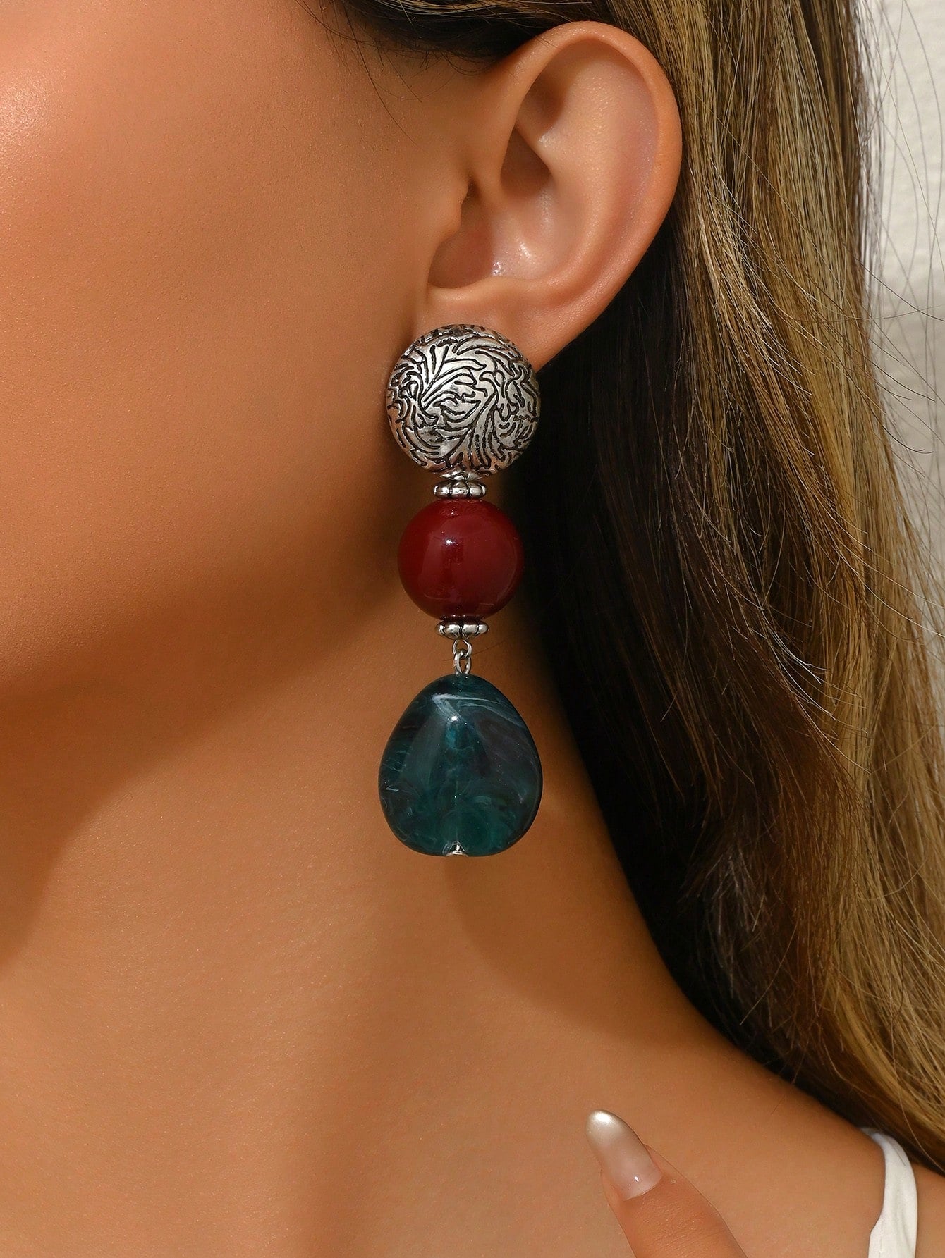 2 Pcs Elegant & Sexy Bohemian Wavy Faux Jade Resin Asymmetrical Pendant & Ball Bead Earrings Jewelry, Suitable For Sexy Party, Holiday Wear. Note: Resin Is An Artificial Mixed Color Material, Color Unevenness Is A Normal Phenomenon.