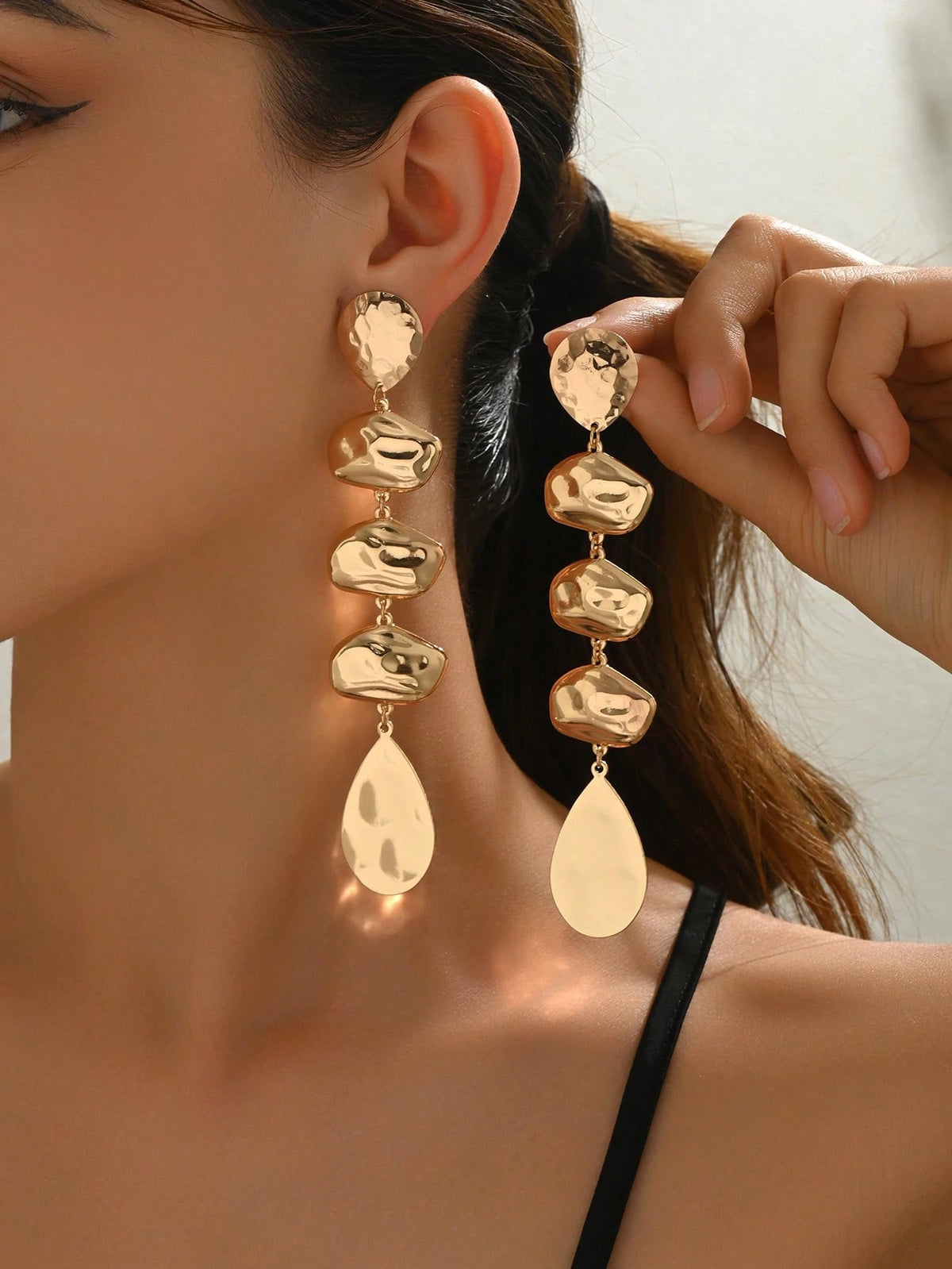 1 par de pendientes colgantes de metal exagerados para mujer, con diseño de flecos en forma de gota asimétrica lustrosa y geométrica, versátil para uso diario, estilo callejero, festivales y regalos