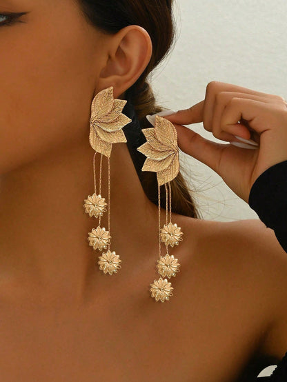 1 Pair Creative Left-Right Asymmetric Fringed Leaf Earrings, Spring/Summer