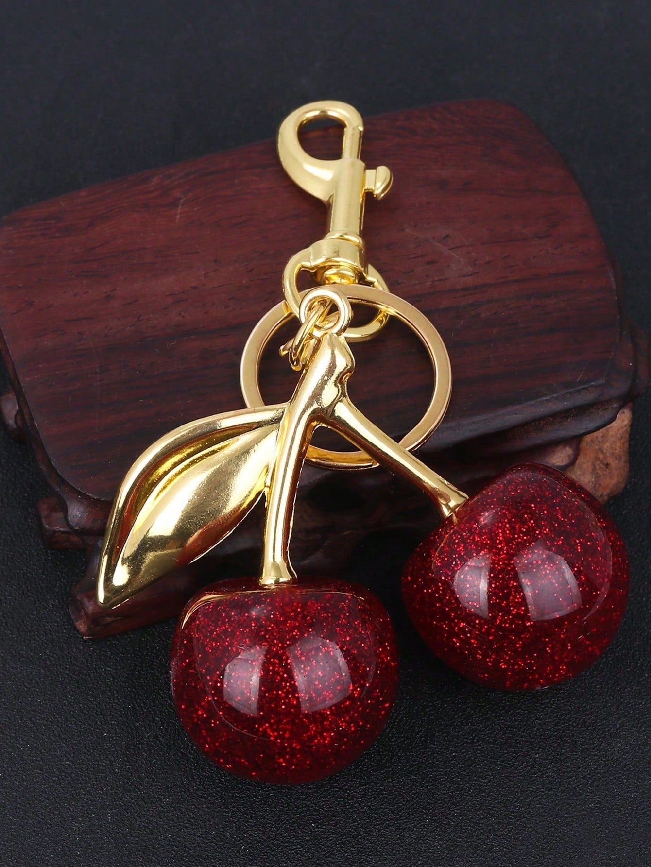 1pc New Fashion Crystal Cherry Pendant Metal Keychain, Suitable For Daily Wear, Can Be Used As Bag Accessory, Suitable As Gift For Family, Friends, Classmates, Couples, Birthday, Teachers, Valentine's Day Souvenir