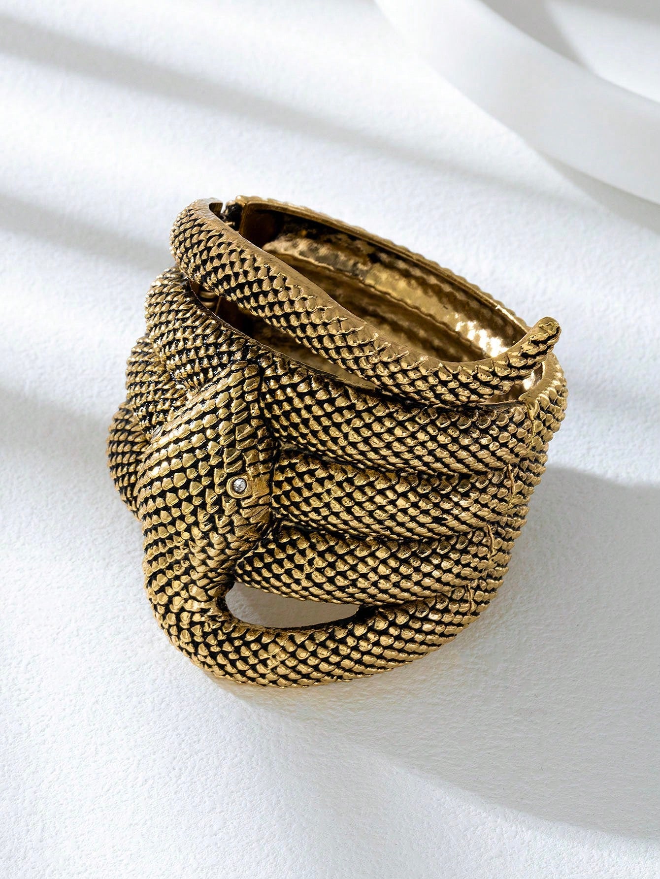 Vintage Golden Metal Snake Shaped Bangle Bracelet, European And American Style 2025 Scar Cover