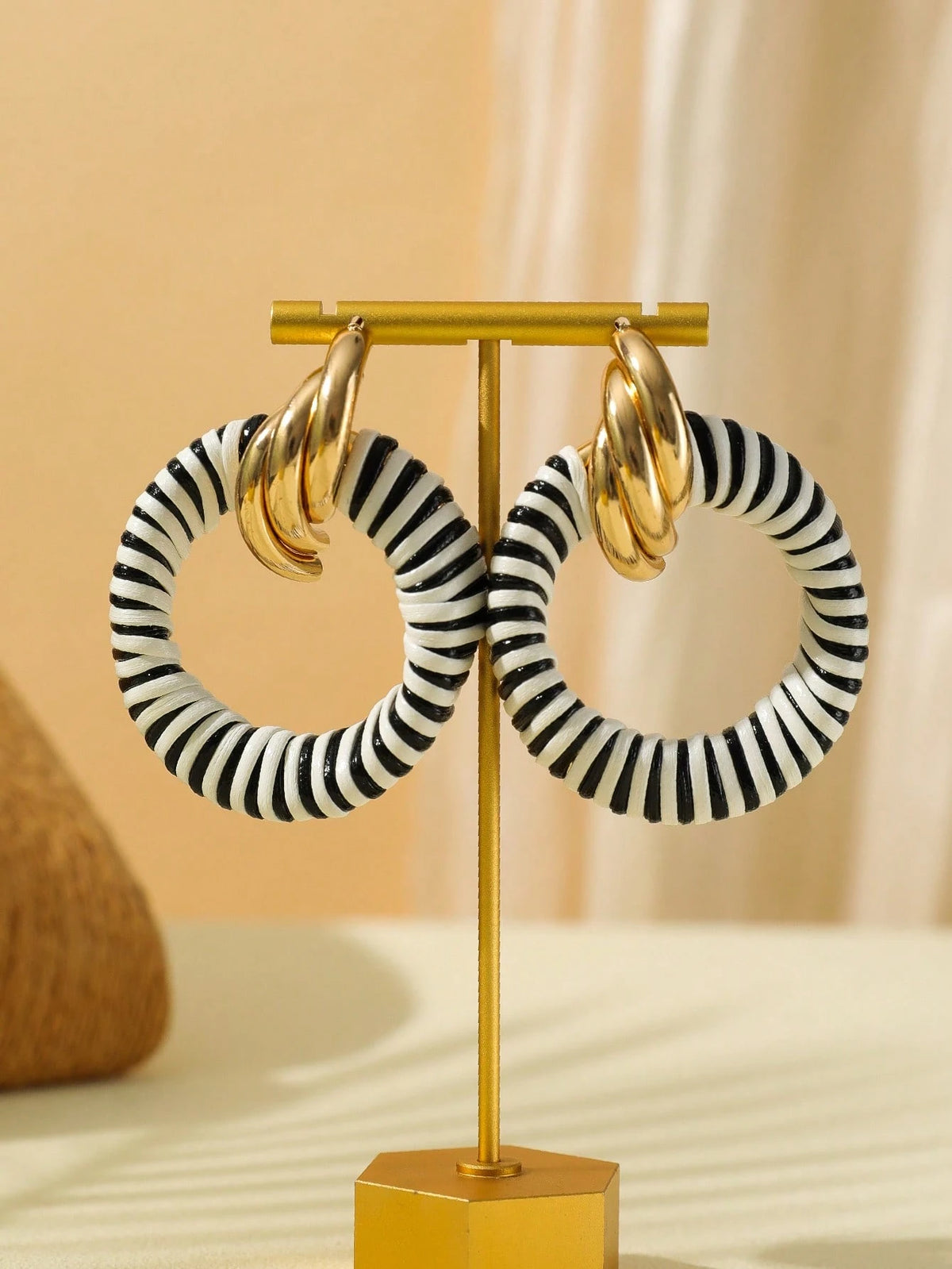 1 Pair Bohemian Style Black And White Striped Round Earrings, Suitable For Women's Daily And Holiday Wear/Essential Fashion Accessory For Women's Party And Outdoor Occasions