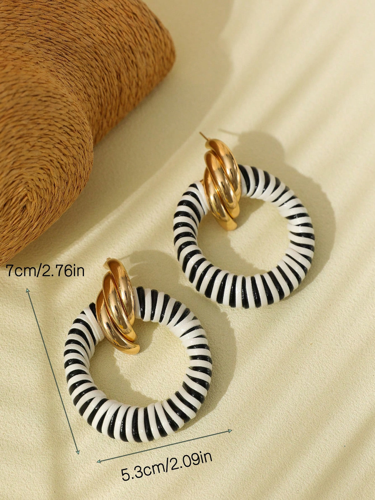 1 Pair Bohemian Style Black And White Striped Round Earrings, Suitable For Women's Daily And Holiday Wear/Essential Fashion Accessory For Women's Party And Outdoor Occasions