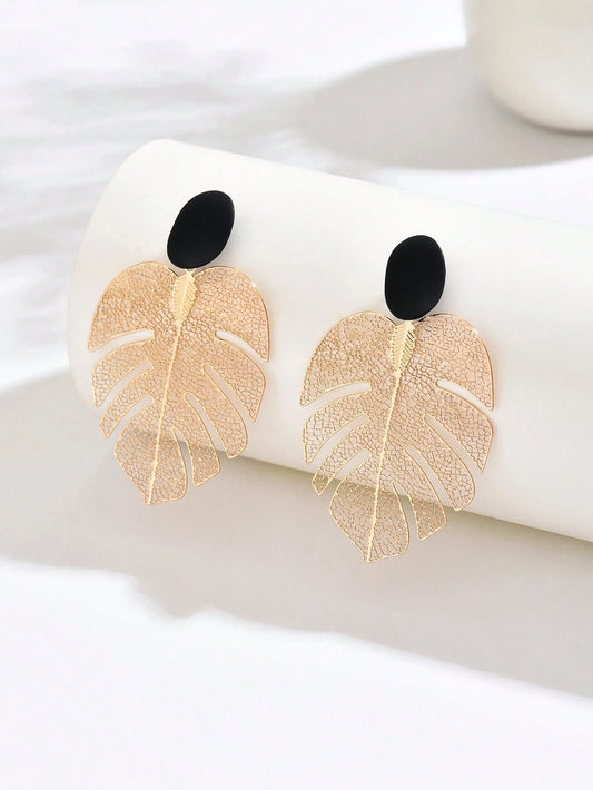 1 par de pendientes de metal hueco con diseño de hoja vintage versátil y de moda, adecuados para uso diario