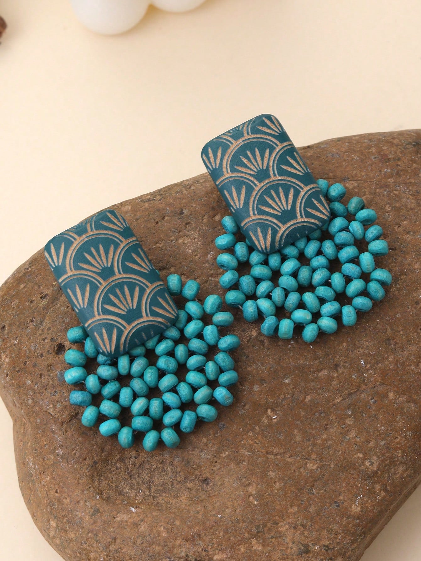 1 Pair Handmade Minimalist Wooden Beaded Disc & Carved Classic Fan-Shaped Olive Green Earrings, Suitable For Vacation, Party And Daily Wear