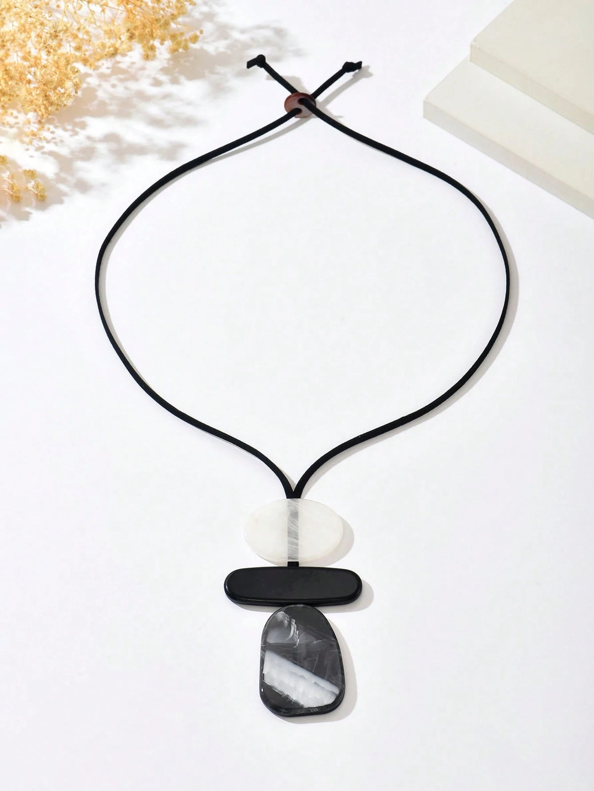 1pc Vintage Personalized Black & White Geometric Resin Pendant Necklace, Unique Design High-End Versatile Adjustable Sweater Chain Long Necklace, Suitable For Women Daily And Party Wear (Pattern Random)