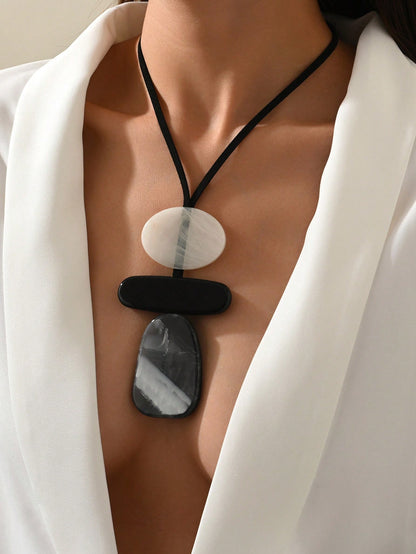 1pc Vintage Personalized Black & White Geometric Resin Pendant Necklace, Unique Design High-End Versatile Adjustable Sweater Chain Long Necklace, Suitable For Women Daily And Party Wear (Pattern Random)