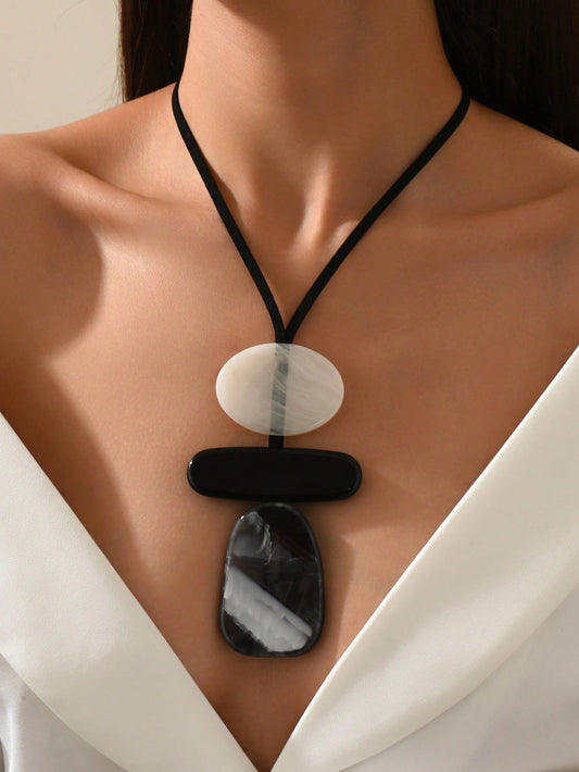 1pc Vintage Personalized Black & White Geometric Resin Pendant Necklace, Unique Design High-End Versatile Adjustable Sweater Chain Long Necklace, Suitable For Women Daily And Party Wear (Pattern Random)