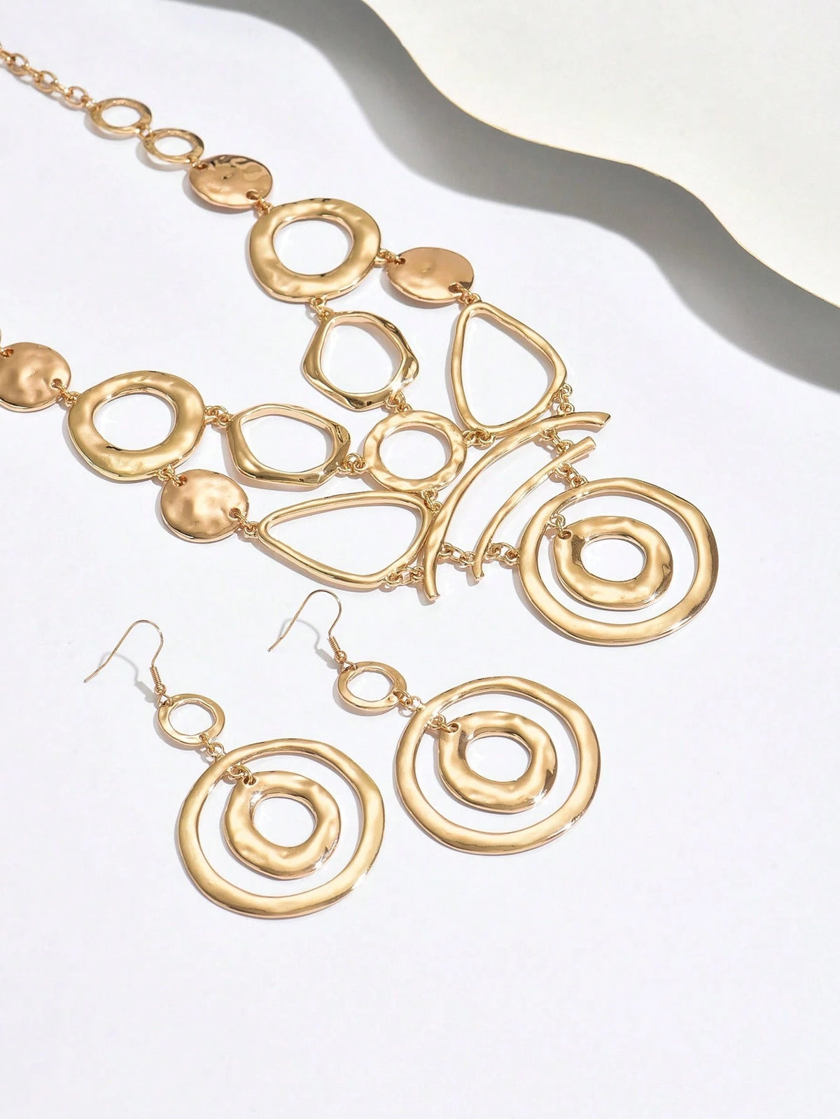 2pcs Luxury Metallic Asymmetrical Geometric Hollow Circular & V-Shaped Necklace And Earrings Set, Elegant For Party, Formal Occasions And Daily Wear