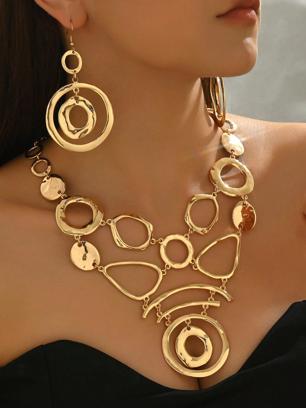 2pcs Luxury Metallic Asymmetrical Geometric Hollow Circular & V-Shaped Necklace And Earrings Set, Elegant For Party, Formal Occasions And Daily Wear