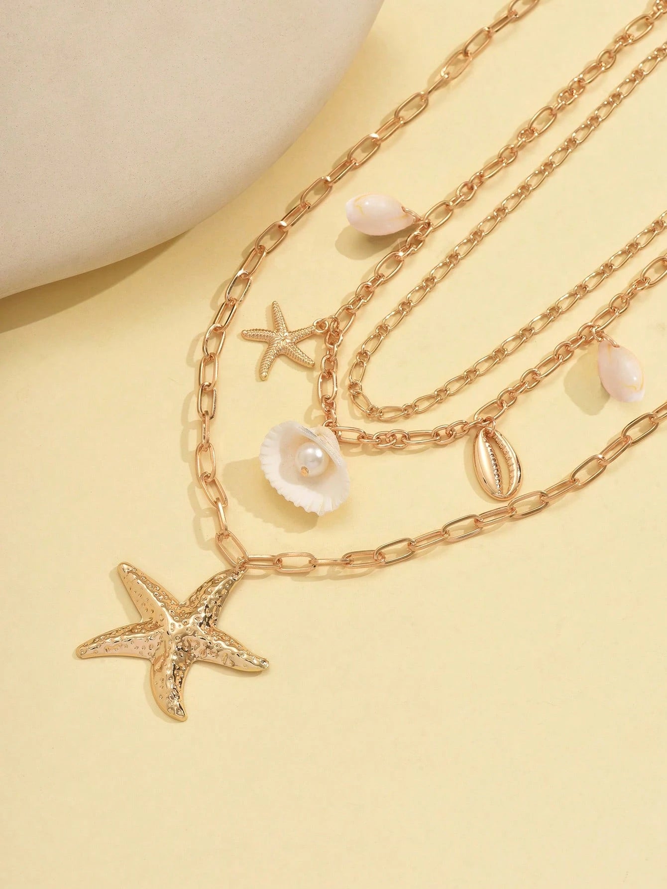 Set de 3 collares con colgantes de concha natural, concha marina y estrella de mar en estilo de vacaciones de verano para mujeres, adecuado para playa y vacaciones junto al mar. Los patrones y tamaños de la superficie de concha natural y concha marina son aleatorios.