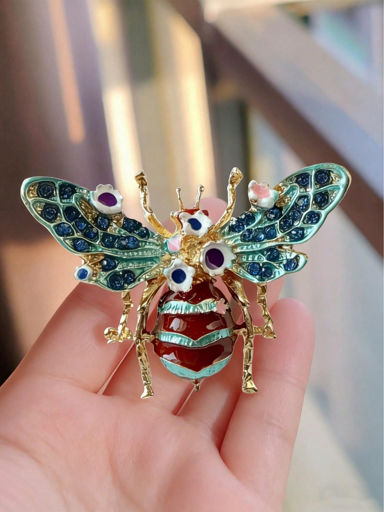 1pc Exquisite Bee Brooch With Rhinestone Decor, Women's Lapel Pin, Elegant Jewelry Accessory