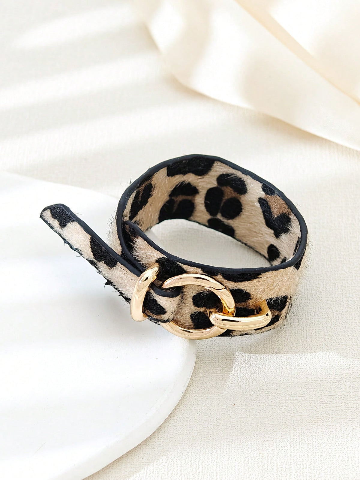 1pc Women's Fashionable Leopard Print Leather Bracelet With Exaggerated Buckle, Suitable For Daily Wear