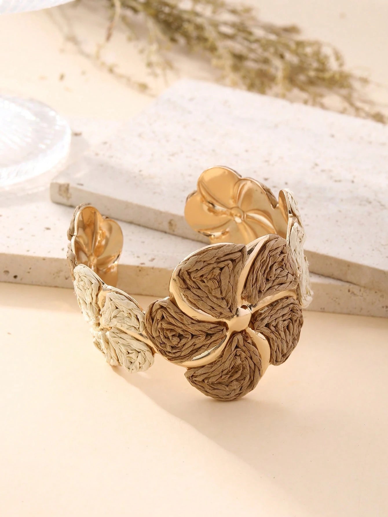 1pc Handmade Exaggerated Floral Paper Yarn Woven Bracelet, Fashionable & Versatile, Suitable For Vacation, Party And Daily Wear