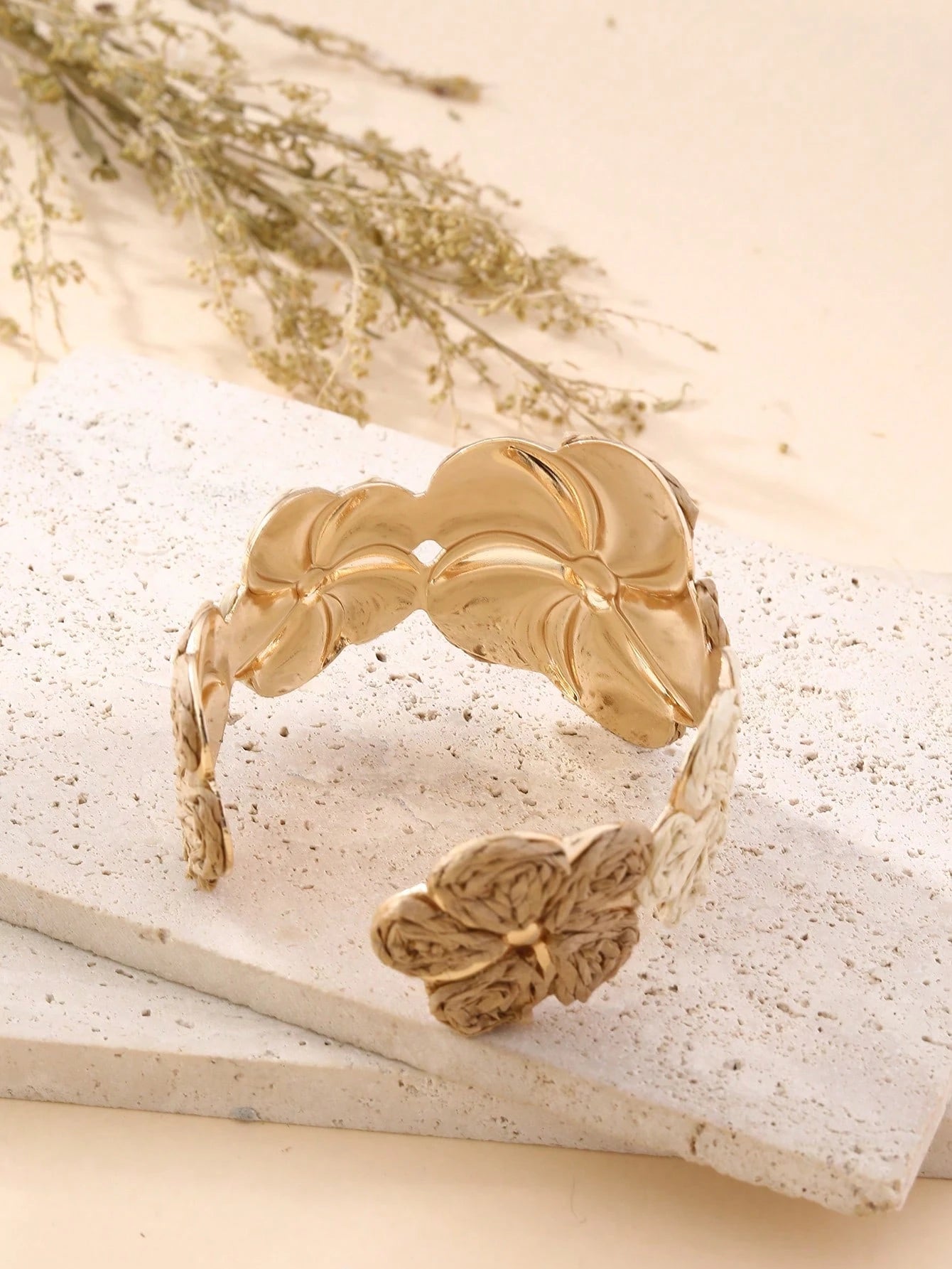 1pc Handmade Exaggerated Floral Paper Yarn Woven Bracelet, Fashionable & Versatile, Suitable For Vacation, Party And Daily Wear