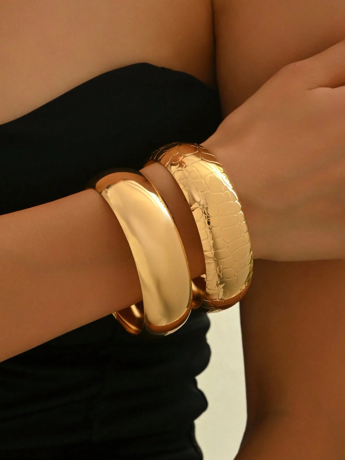 2pcs/Set European And American Fashion Jewelry, Including Geometric Bracelet And Exaggerated Metal Snake Stripe Bracelet, Suitable For Women's Daily Outings, Parties And Gatherings