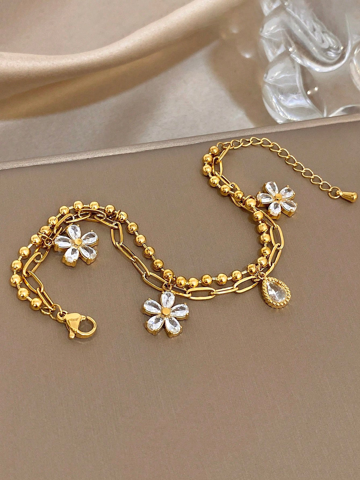 1pc 18K Gold Plated Stainless Steel Luxury Floral Layered Flower Pendant Dual Chain Bracelet, Elegant Gift For Women, Suitable For Christmas, Carnival, Winter Jewelry, Wedding, Prom/Party/Daily Accessories, Anniversary, Valentine's Day, Boho Jewelry, Bridesmaid Gift
