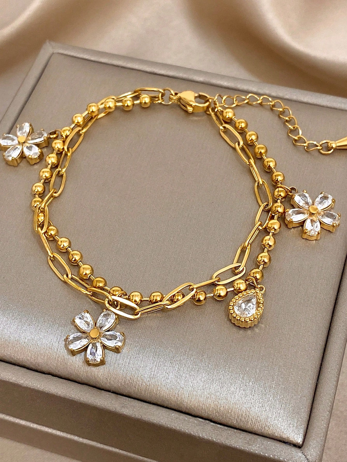 1pc 18K Gold Plated Stainless Steel Luxury Floral Layered Flower Pendant Dual Chain Bracelet, Elegant Gift For Women, Suitable For Christmas, Carnival, Winter Jewelry, Wedding, Prom/Party/Daily Accessories, Anniversary, Valentine's Day, Boho Jewelry, Bridesmaid Gift