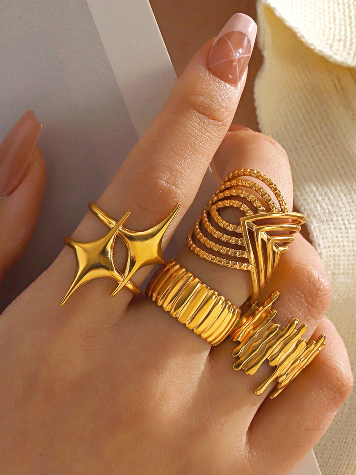 4pcs Fashion Stainless Steel 18K Gold Plated Old Money Style Geometric Star Line Ring Set Suitable For Women's Daily Wear