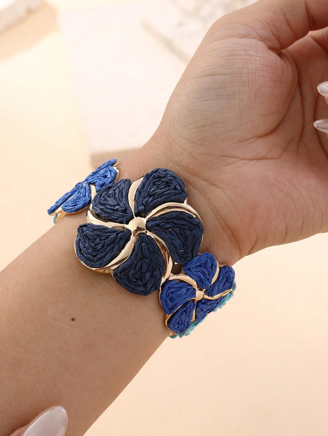 1pc Handmade Paper Yarn Woven Oversized Floral Bracelet, Adjustable, Suitable For Vacation, Party, Market, Afternoon Tea And Daily Wear, Blue