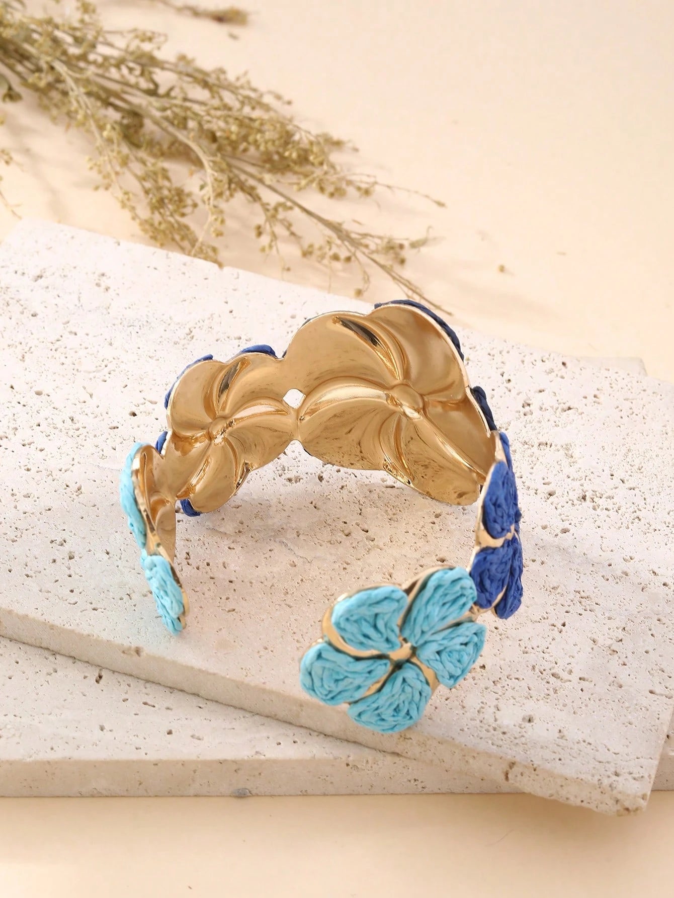 1pc Handmade Paper Yarn Woven Oversized Floral Bracelet, Adjustable, Suitable For Vacation, Party, Market, Afternoon Tea And Daily Wear, Blue