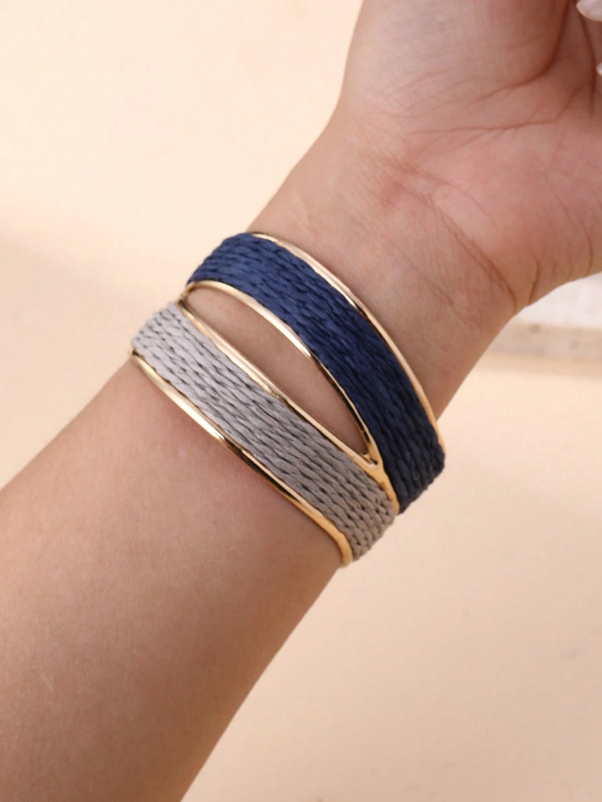 1 pieza Brazalete abierto de doble color estilo bohemio hecho a mano, con diseño intrincado y texturizado, adecuado para viajes, vacaciones, fiestas, tardes de té, festivales de música y uso diario