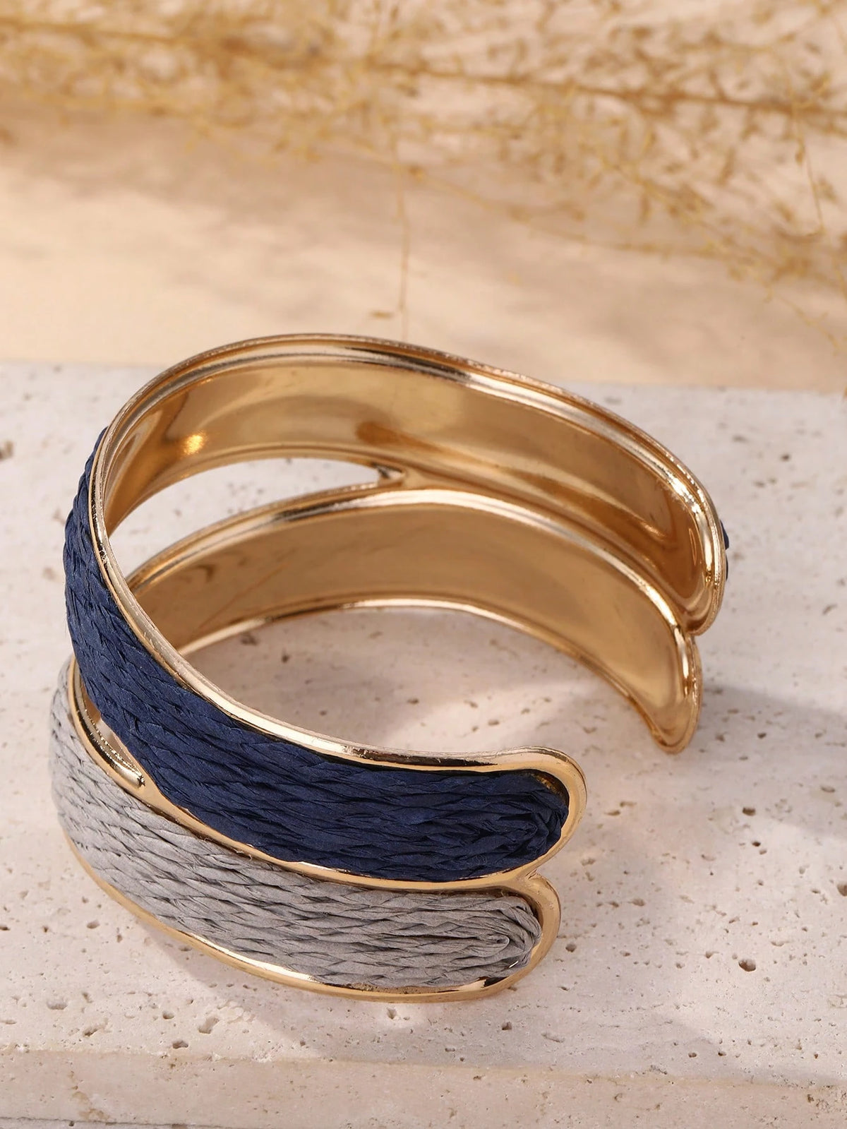1 pieza Brazalete abierto de doble color estilo bohemio hecho a mano, con diseño intrincado y texturizado, adecuado para viajes, vacaciones, fiestas, tardes de té, festivales de música y uso diario