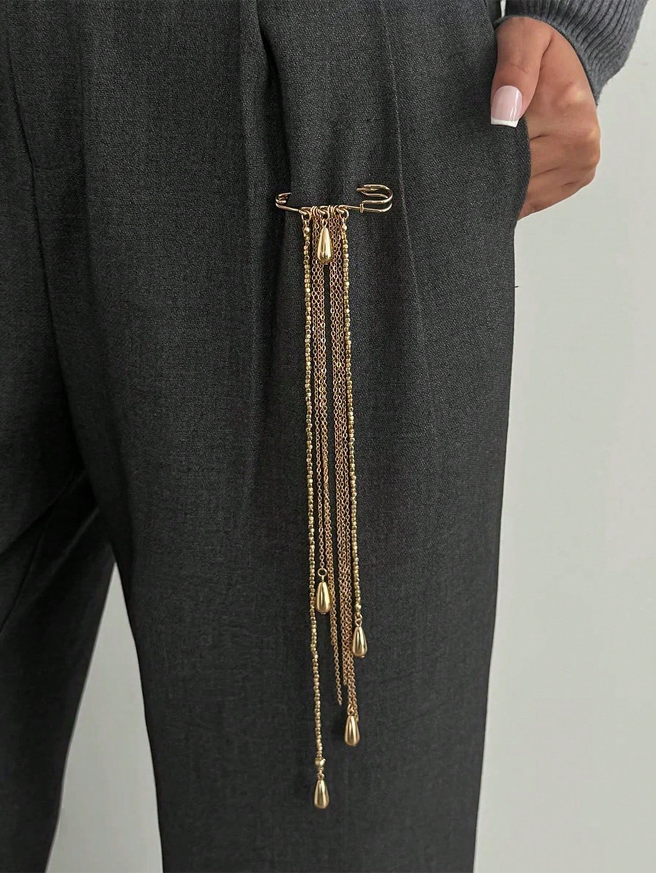 1pc Women's Modest Brooch, Suit Lapel Pin, INS Style Teardrop Tassel Pearl Chain Pendant, Unique Niche Birthday Gift