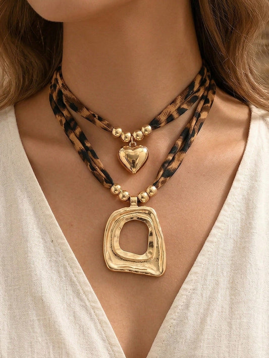 2pcs/Set Vintage Exaggerated Leopard Print Scarf, Hollow Heart Pendant Necklace, Fashion Minimalist Charm Necklace For Women, Suitable For Daily Wear, Shopping, Party, Music Festival, Photo Shoot