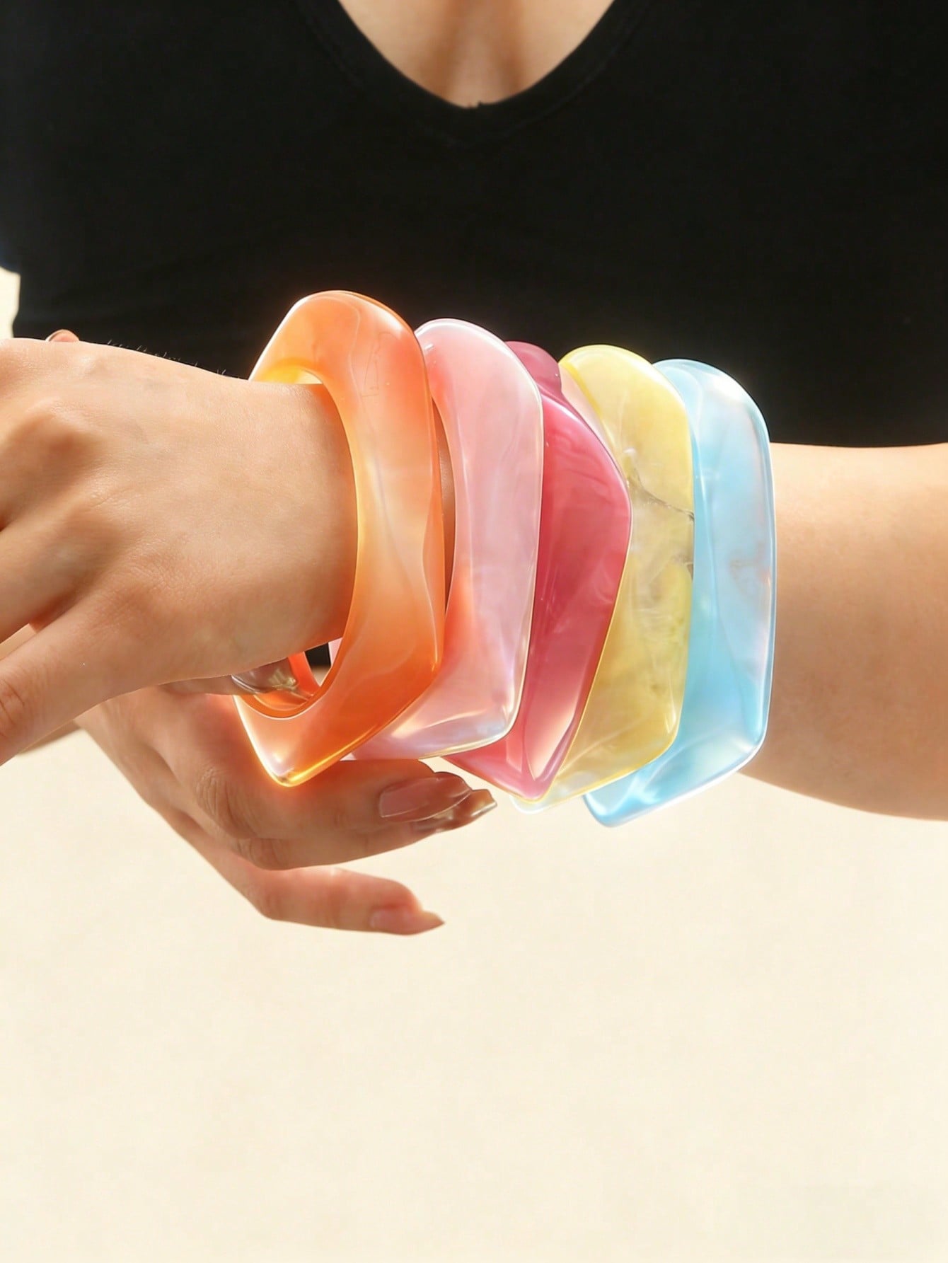 5pcs Geometric Tie-Dye Resin Curved Beach Bracelets For Women, Asymmetric Versatile Fashion Acrylic Bangles